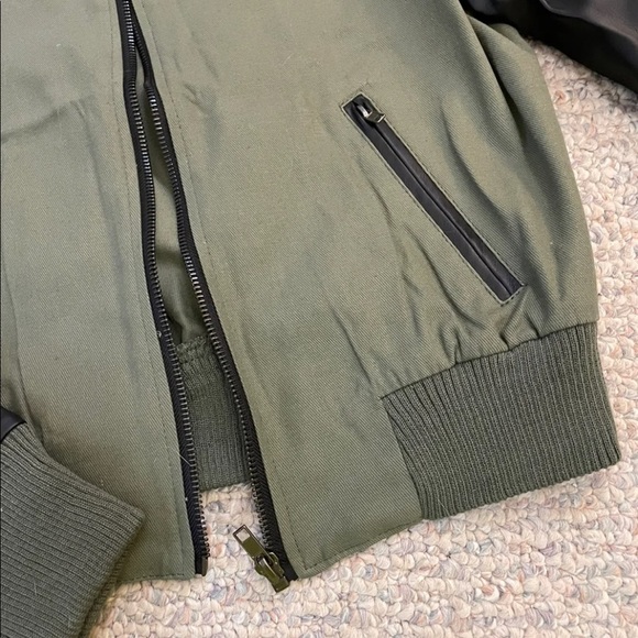 ✨Bomber Jacket✨ - Picture 4 of 4